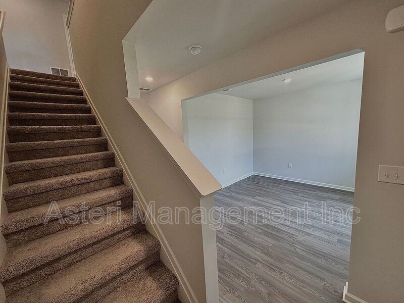 235 Isabella Way - Photo 2 of 28