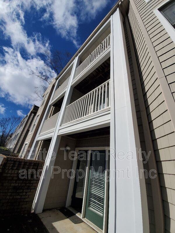 230 S Cedar St #5 - Photo 2 of 16