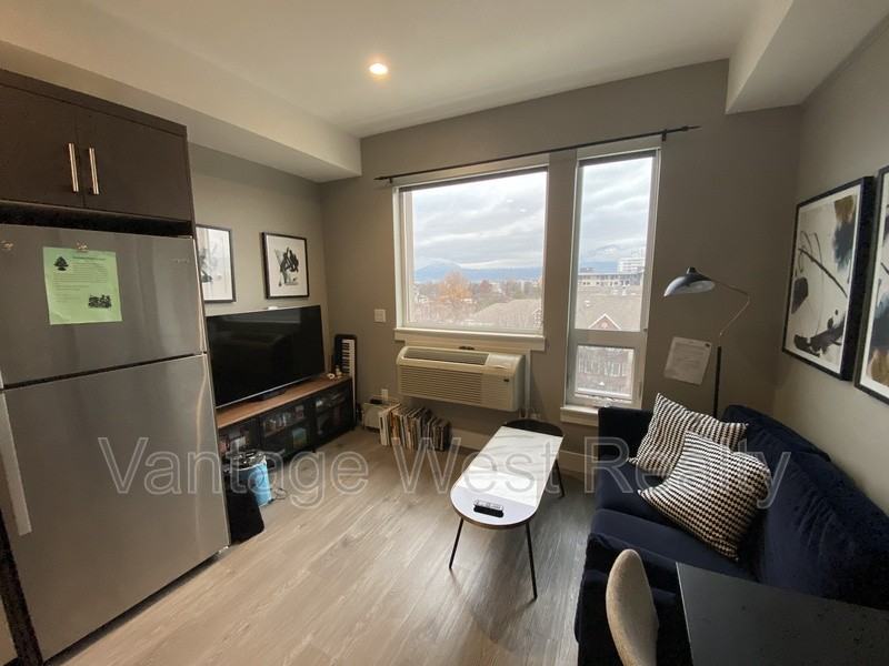 645 Leon Ave - Photo 2 of 4