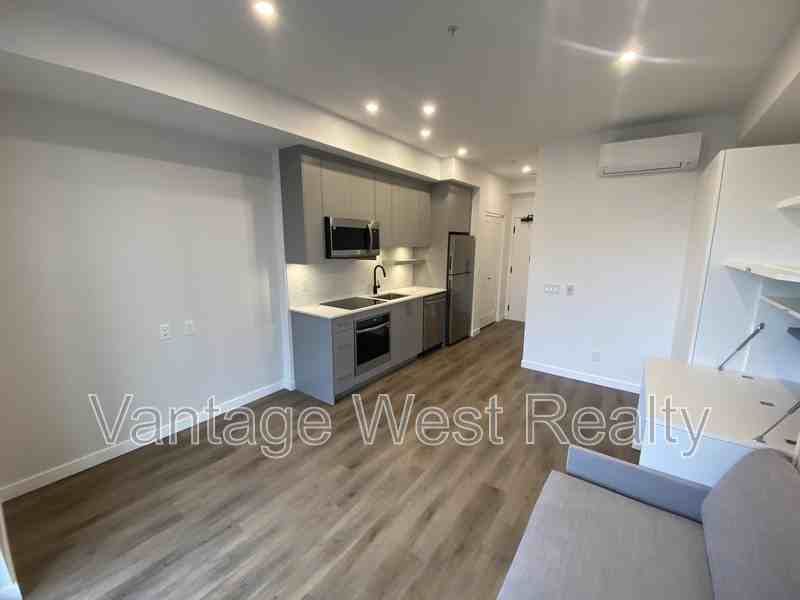 1201 Devonshire Ave - Photo 2 of 7