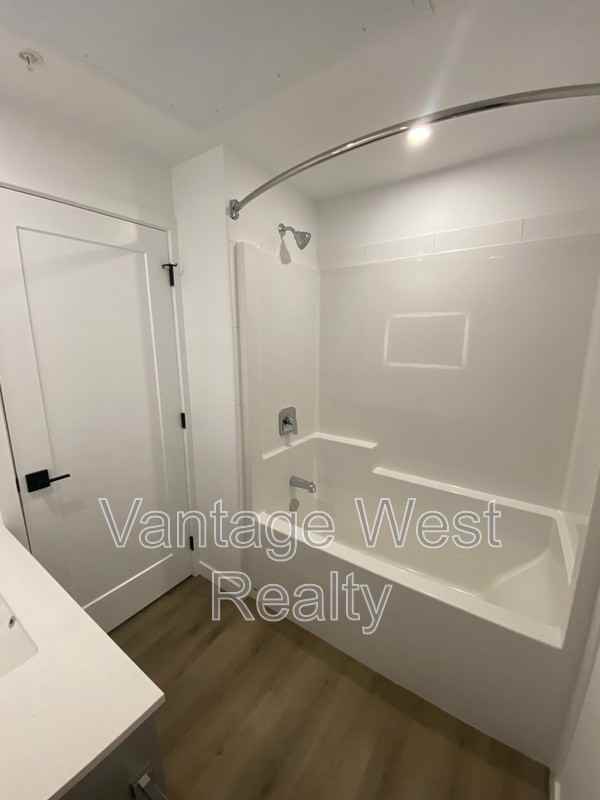 1201 Devonshire Ave - Photo 4 of 7