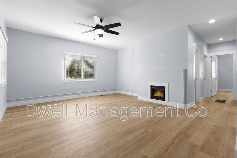 8073 Lemon Ave - Photo 4 of 31