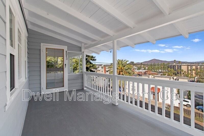 8073 Lemon Ave - Photo 5 of 31