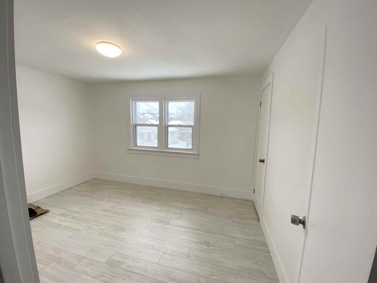 573 Pine Street - Photo 3 of 11