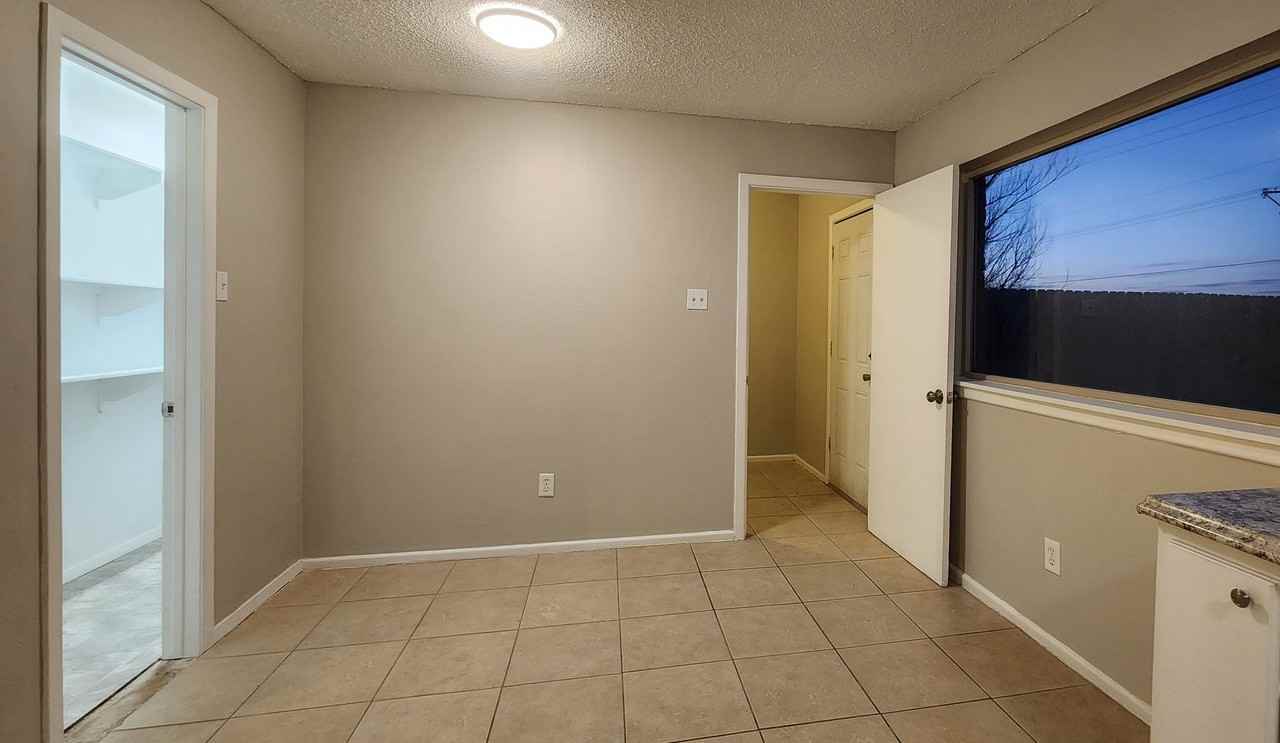 4530 Marshall St - Photo 7 of 19