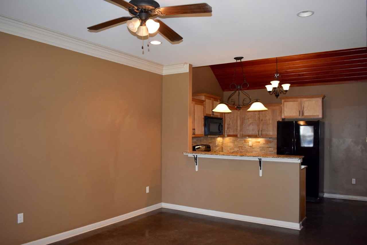 106 Padre Dr - Photo 4 of 15