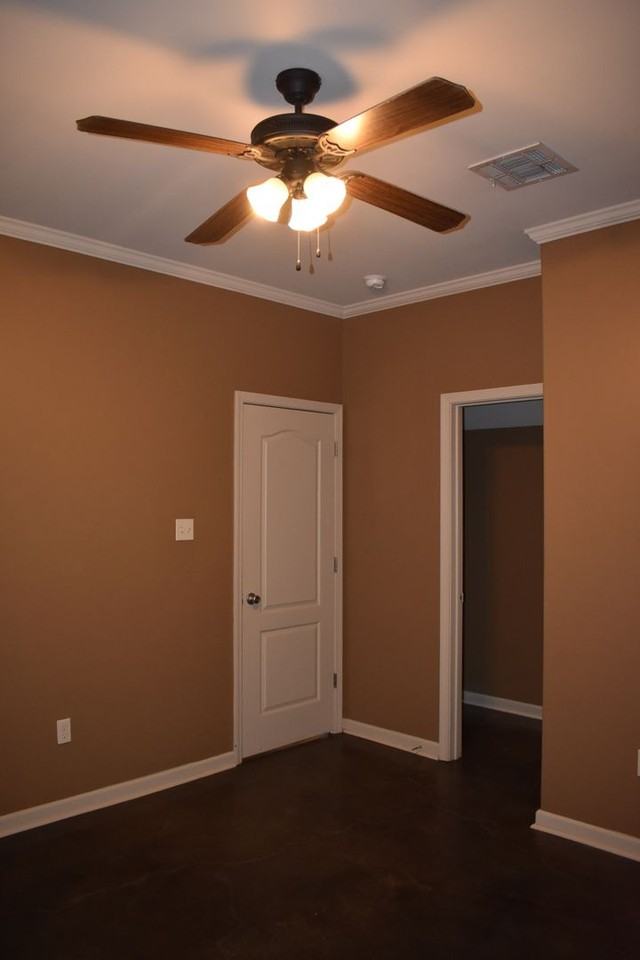 106 Padre Dr - Photo 2 of 15