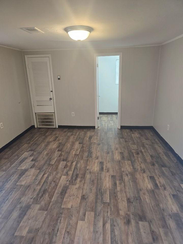 69 Lexington Dr - Photo 2 of 9
