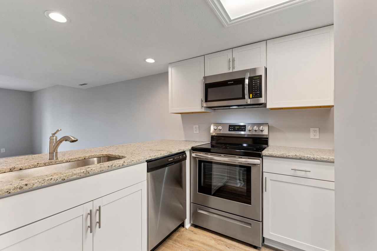 406 Garden Dr - Photo 3 of 49