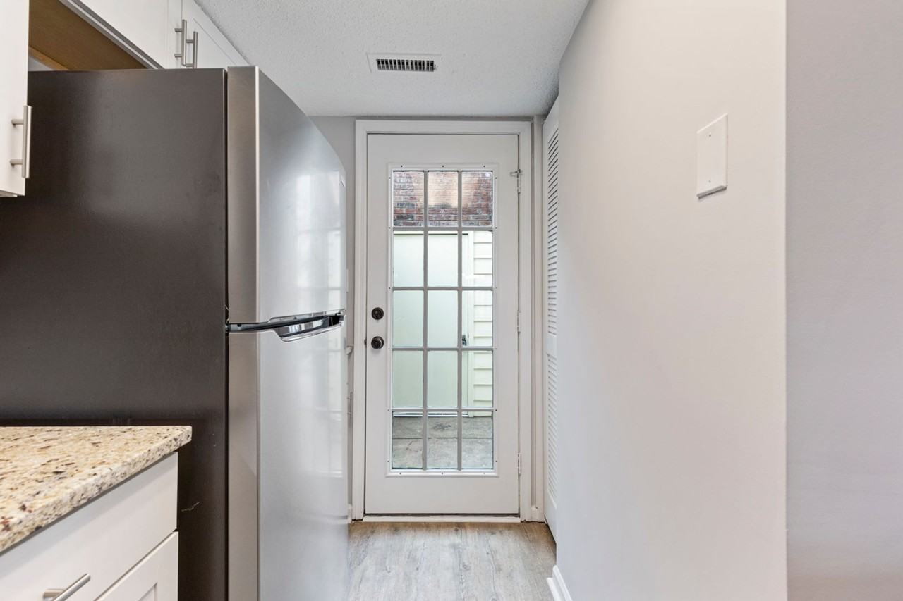 406 Garden Dr - Photo 4 of 49