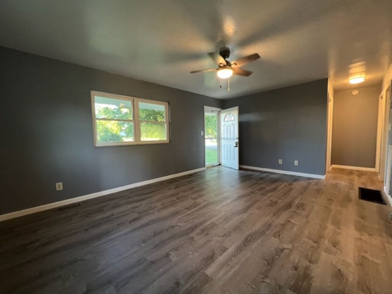 1823 Bertie St - Photo 4 of 14
