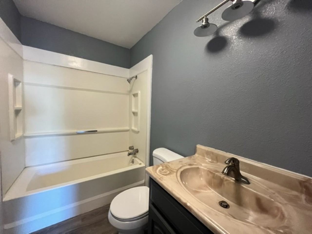 1823 Bertie St - Photo 7 of 14