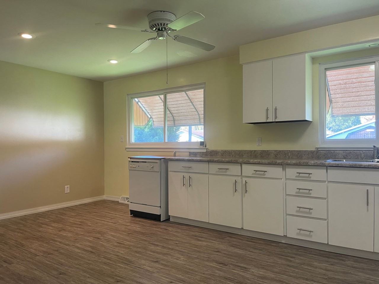 21 Marian Ln - Photo 2 of 12