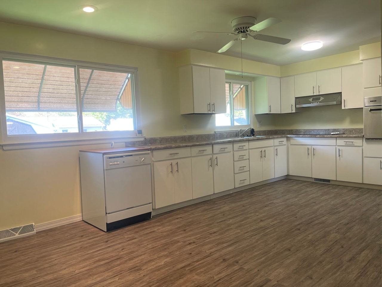 21 Marian Ln - Photo 3 of 12