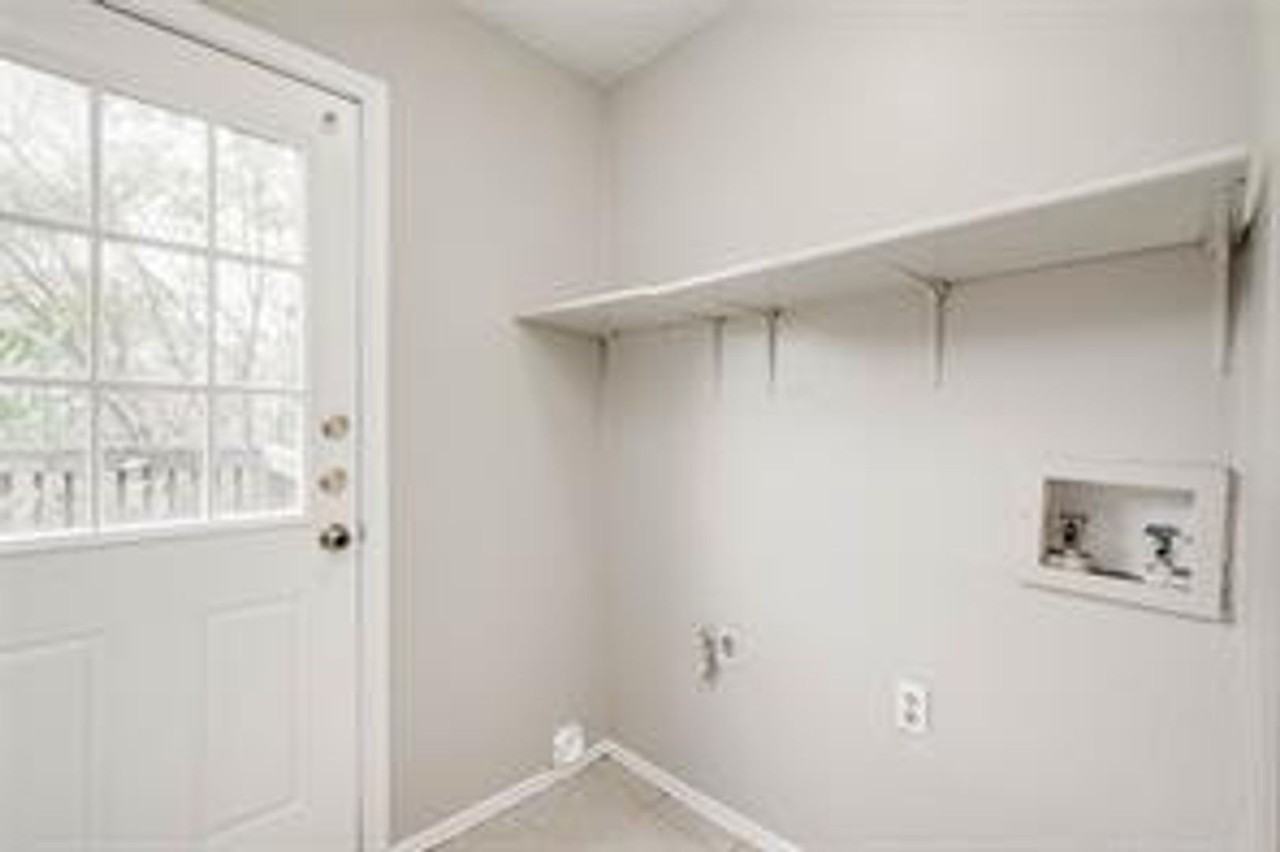 5503 Spring Meadow Rd - Photo 3 of 11