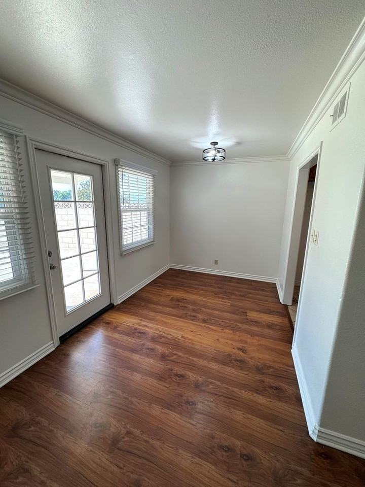6002 Loma Vista Rd - Photo 7 of 27