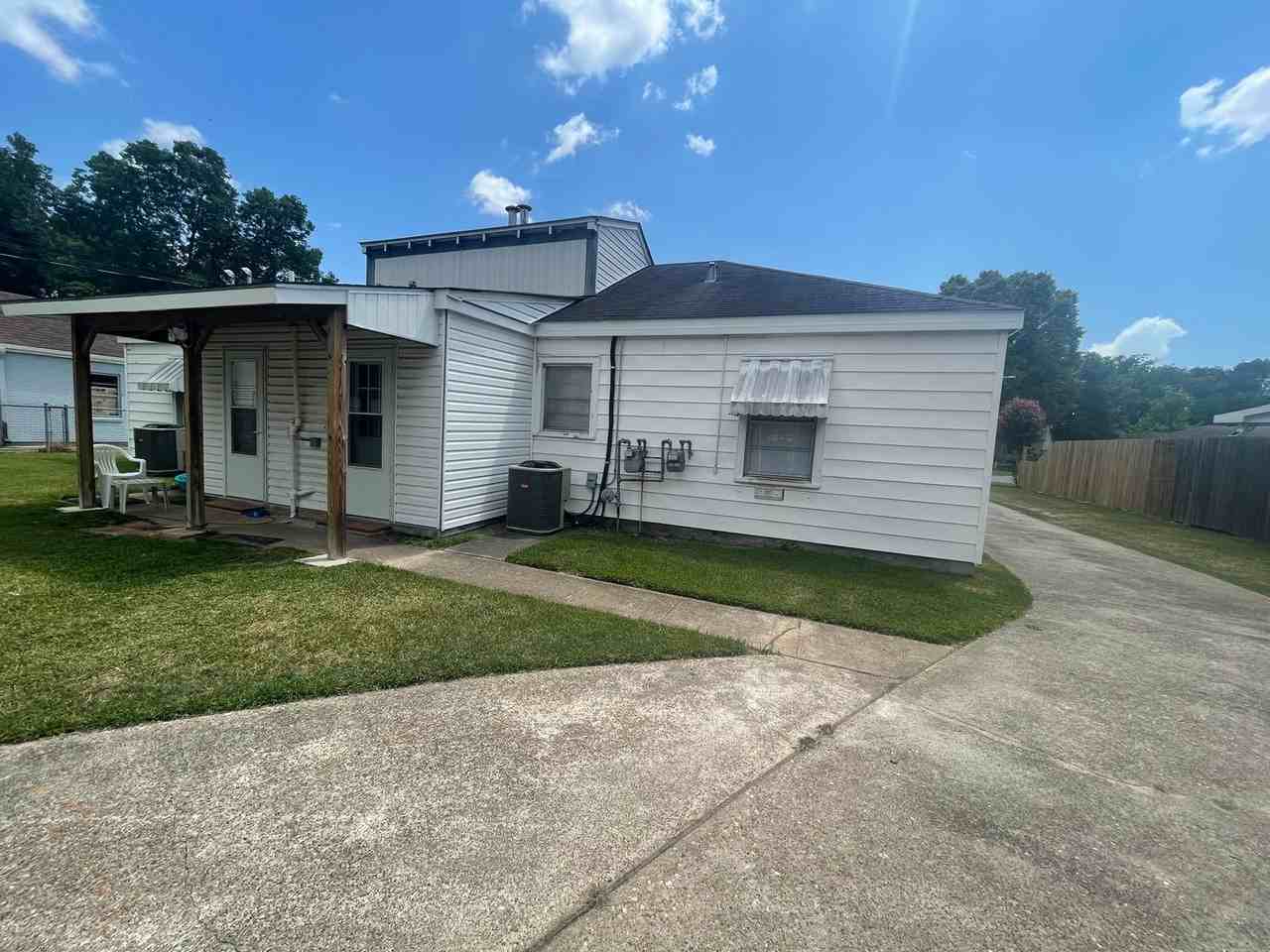 125 State Ct - Photo 3 of 10