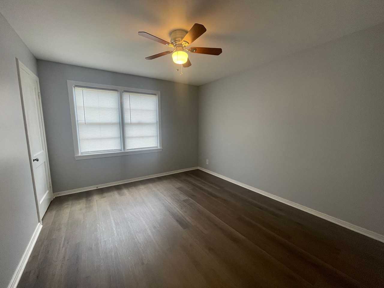 125 State Ct - Photo 7 of 10