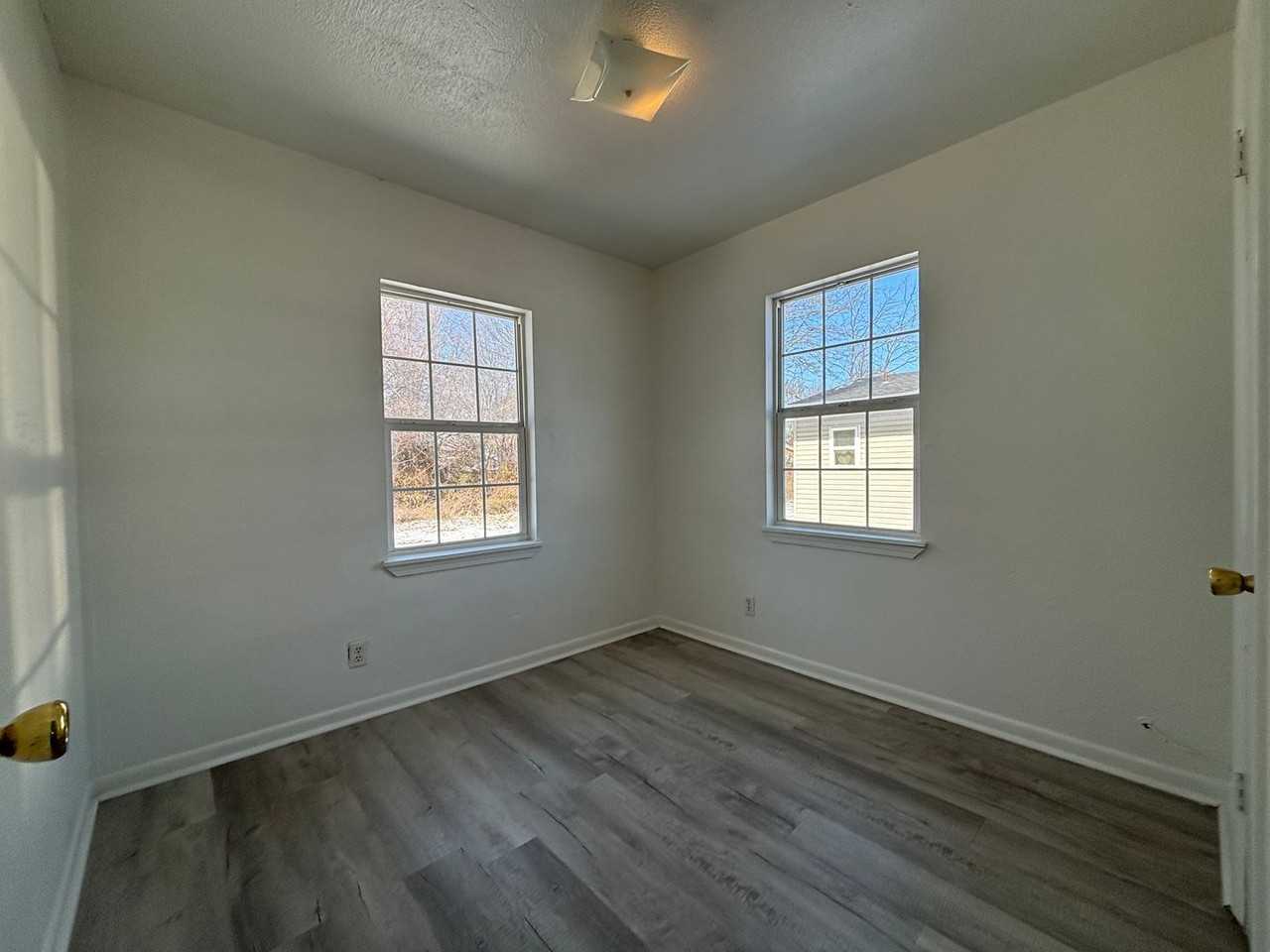 921 N Fulbright Ave - Photo 6 of 9