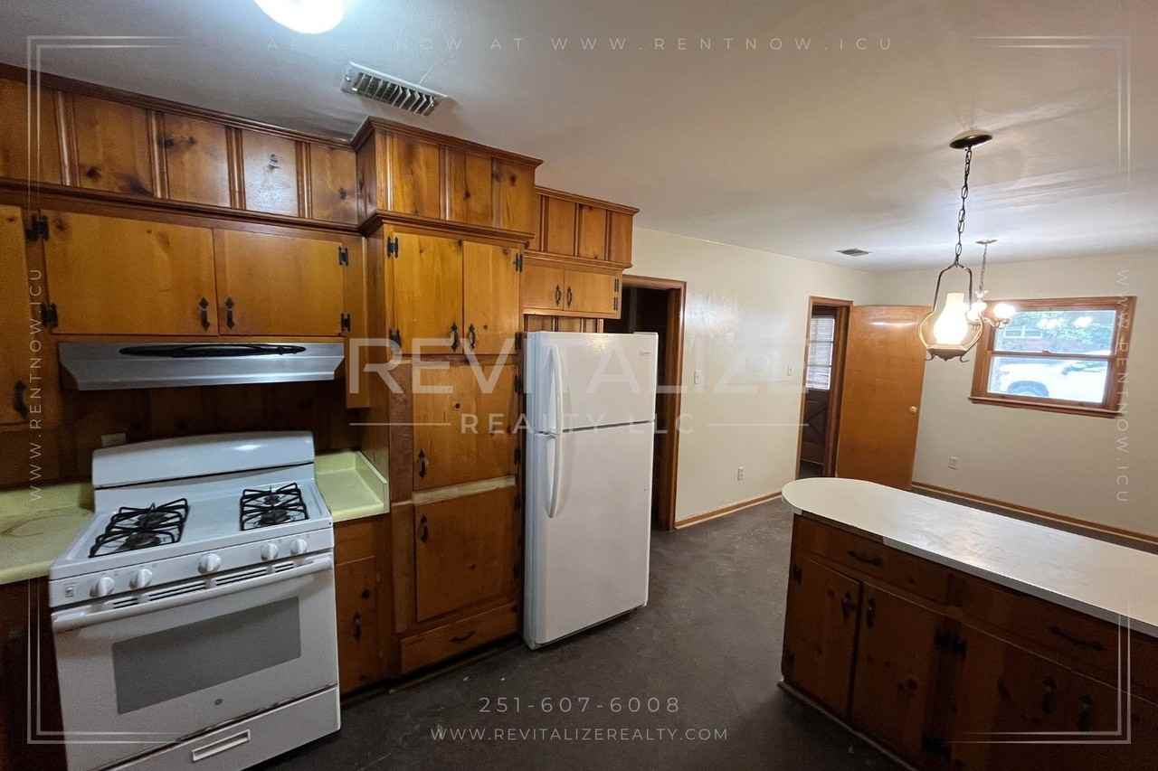 6409 Waverly Dr N - Photo 3 of 6