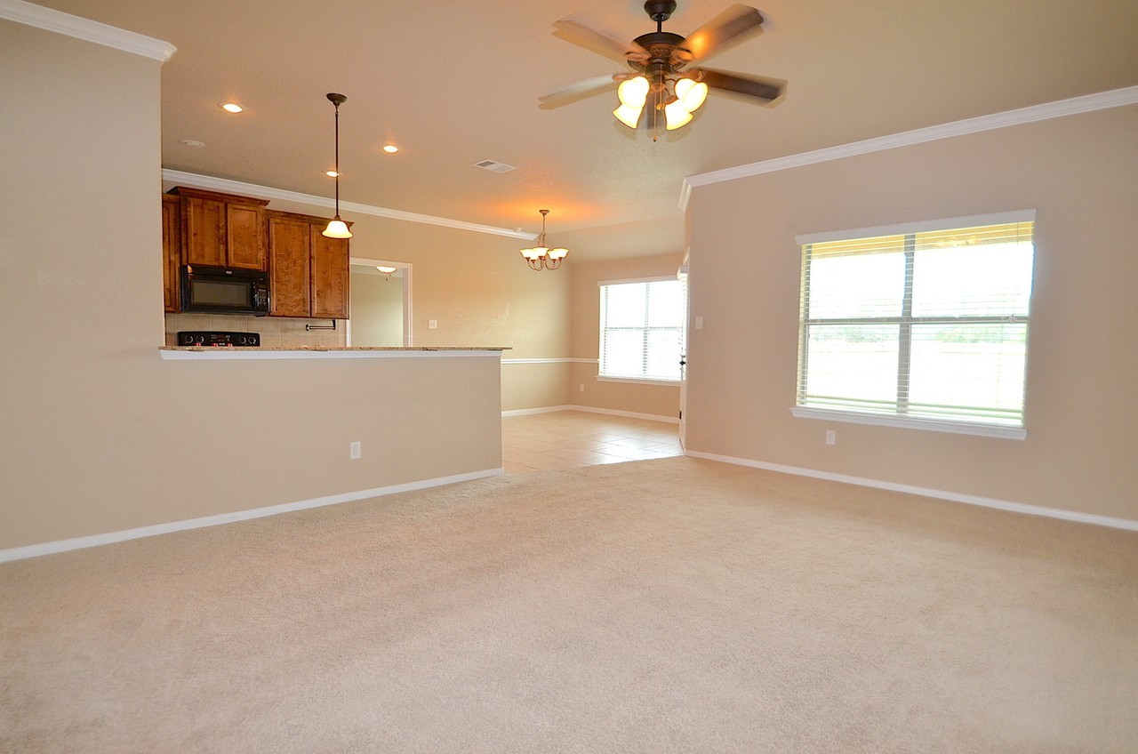 1507 Lindsey Dr - Photo 5 of 27