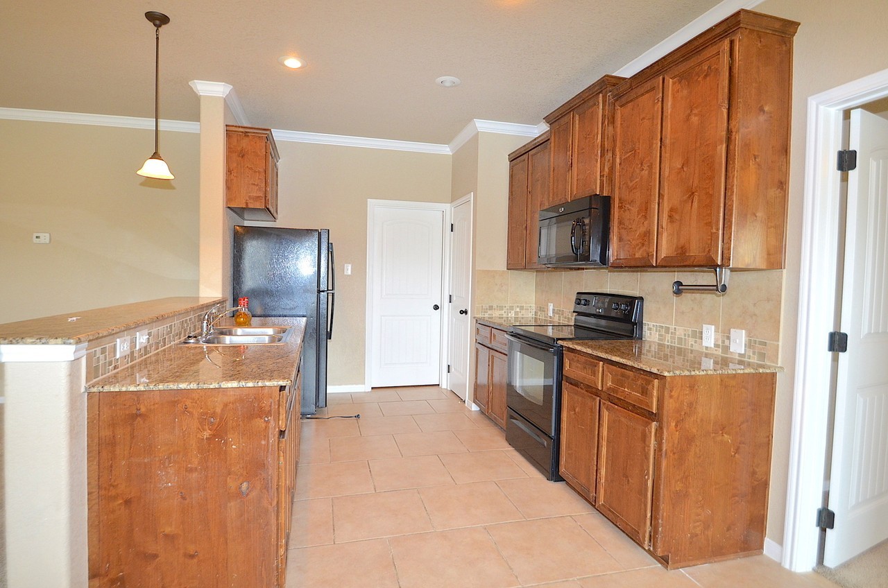 1507 Lindsey Dr - Photo 6 of 27