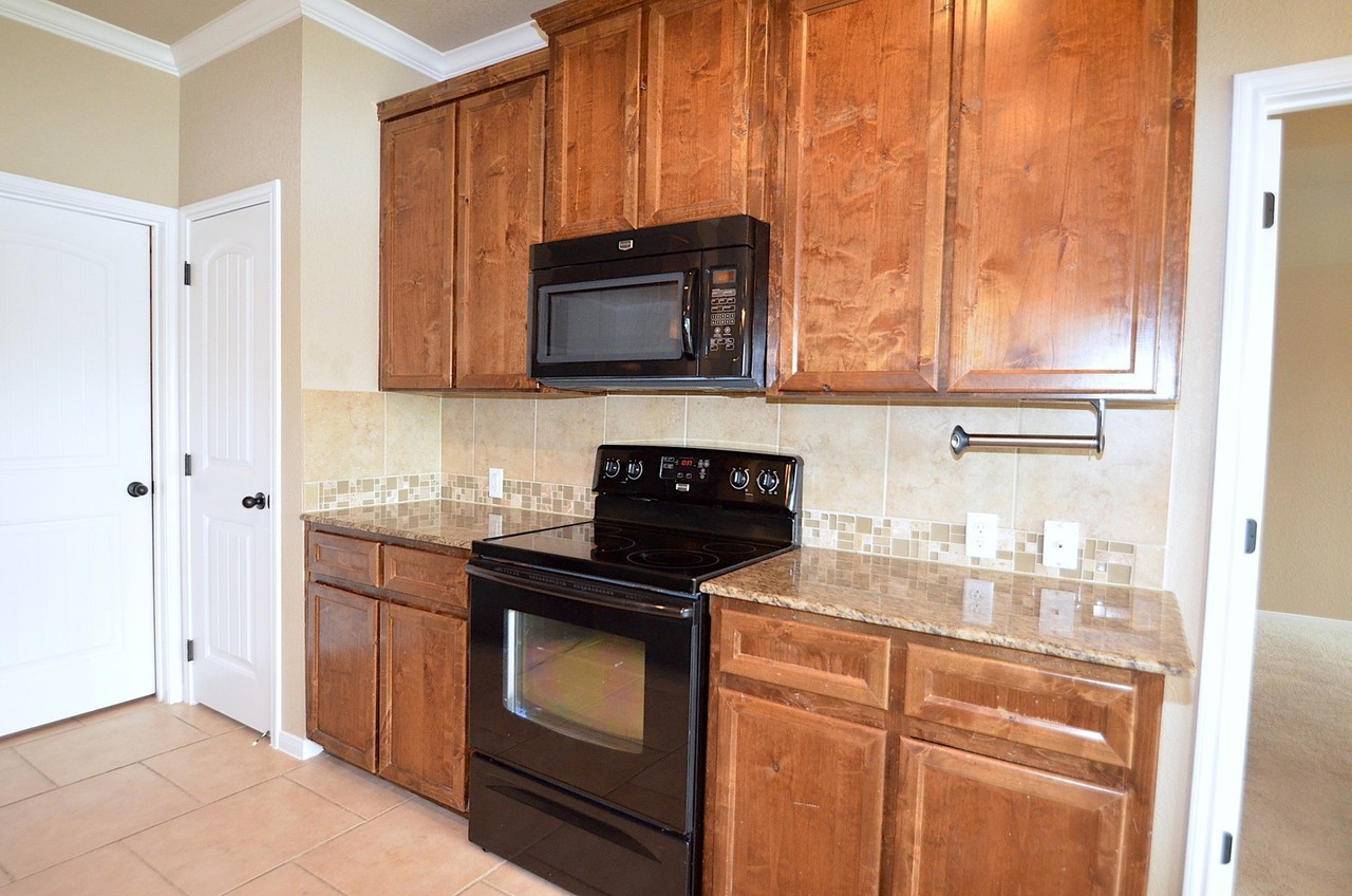 1507 Lindsey Dr - Photo 7 of 27