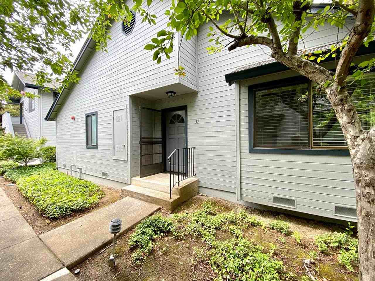 37 Village Pkwy - Photo 3 of 17