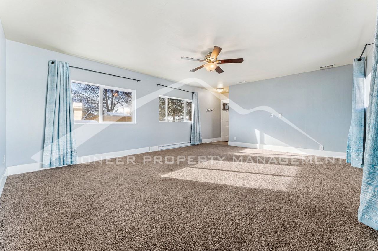 138 Irving St - Photo 3 of 17