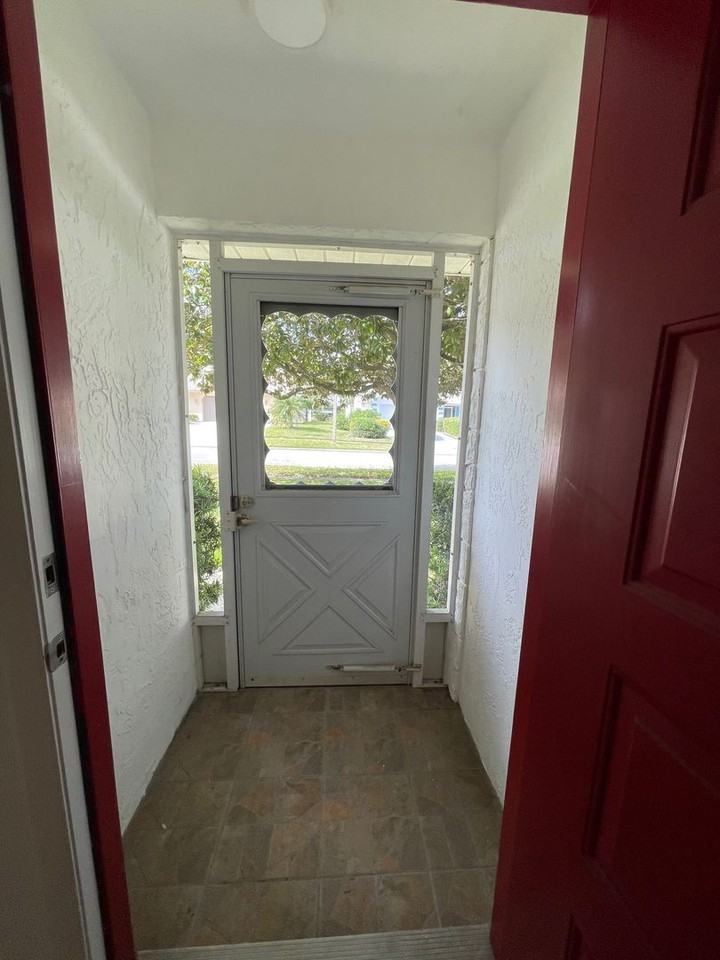 1659 E Dorchester Ct - Photo 2 of 17