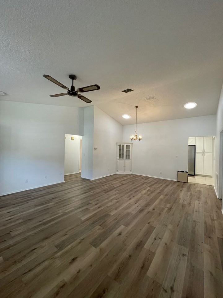 1659 E Dorchester Ct - Photo 3 of 17