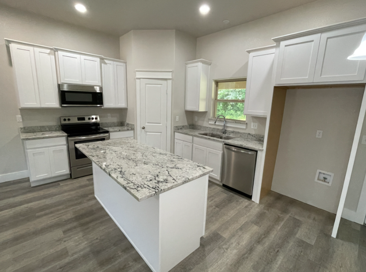 110 Watch Hill Dr - Photo 2 of 9
