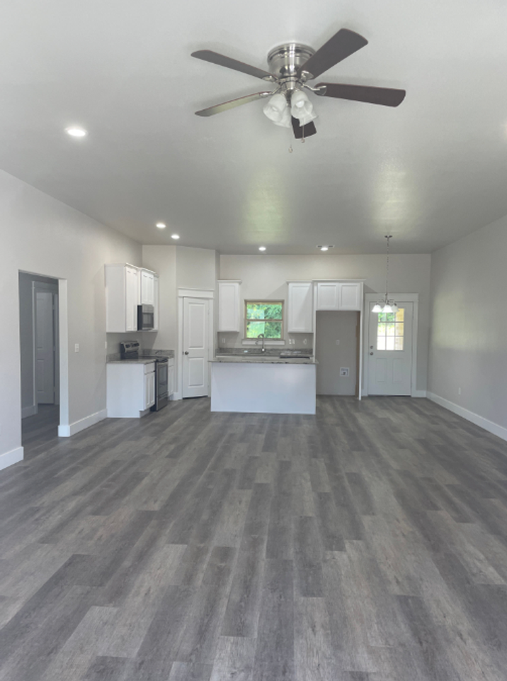 110 Watch Hill Dr - Photo 3 of 9