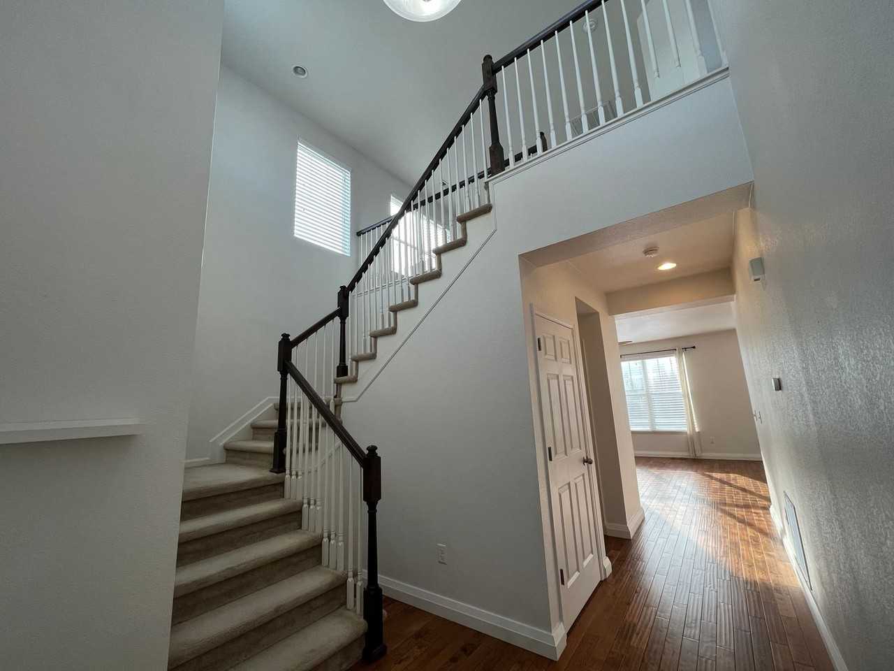 3233 Anika Dr - Photo 5 of 32