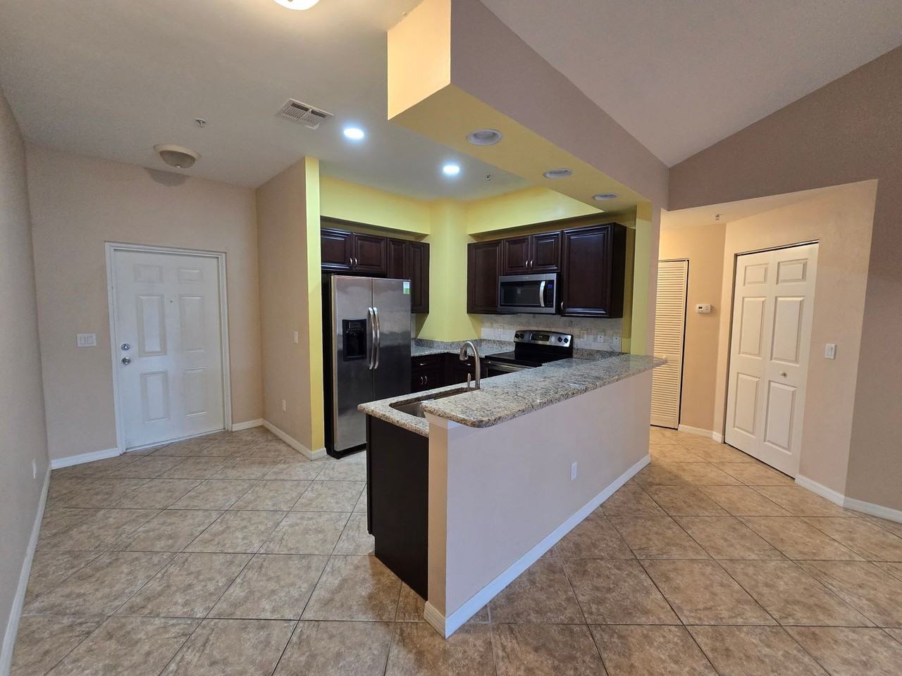 1096 Winding Pines Cir #205 - Photo 5 of 33