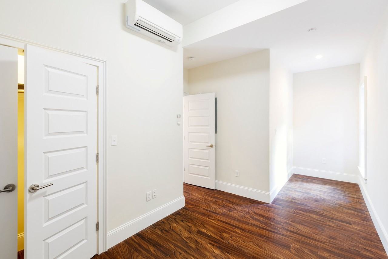 1902 Washington Street - Photo 4 of 20