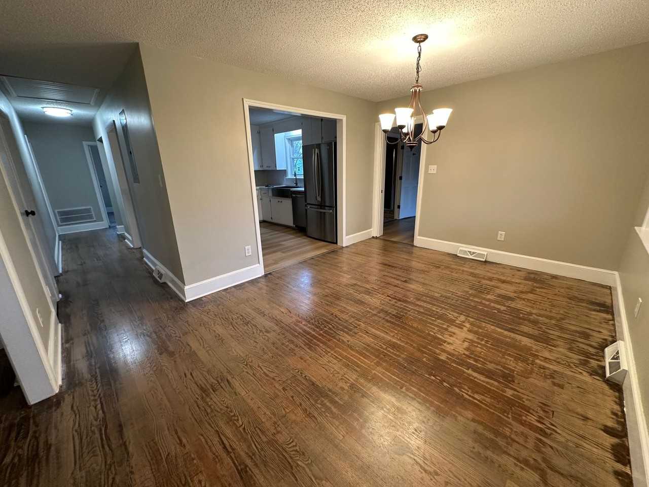 260 Klutz St - Photo 3 of 19