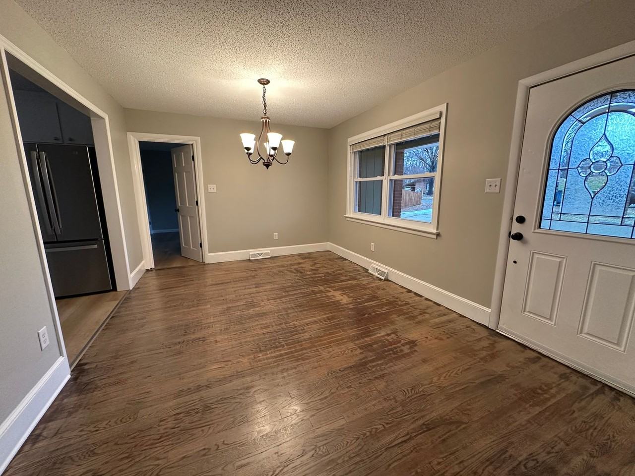 260 Klutz St - Photo 4 of 19