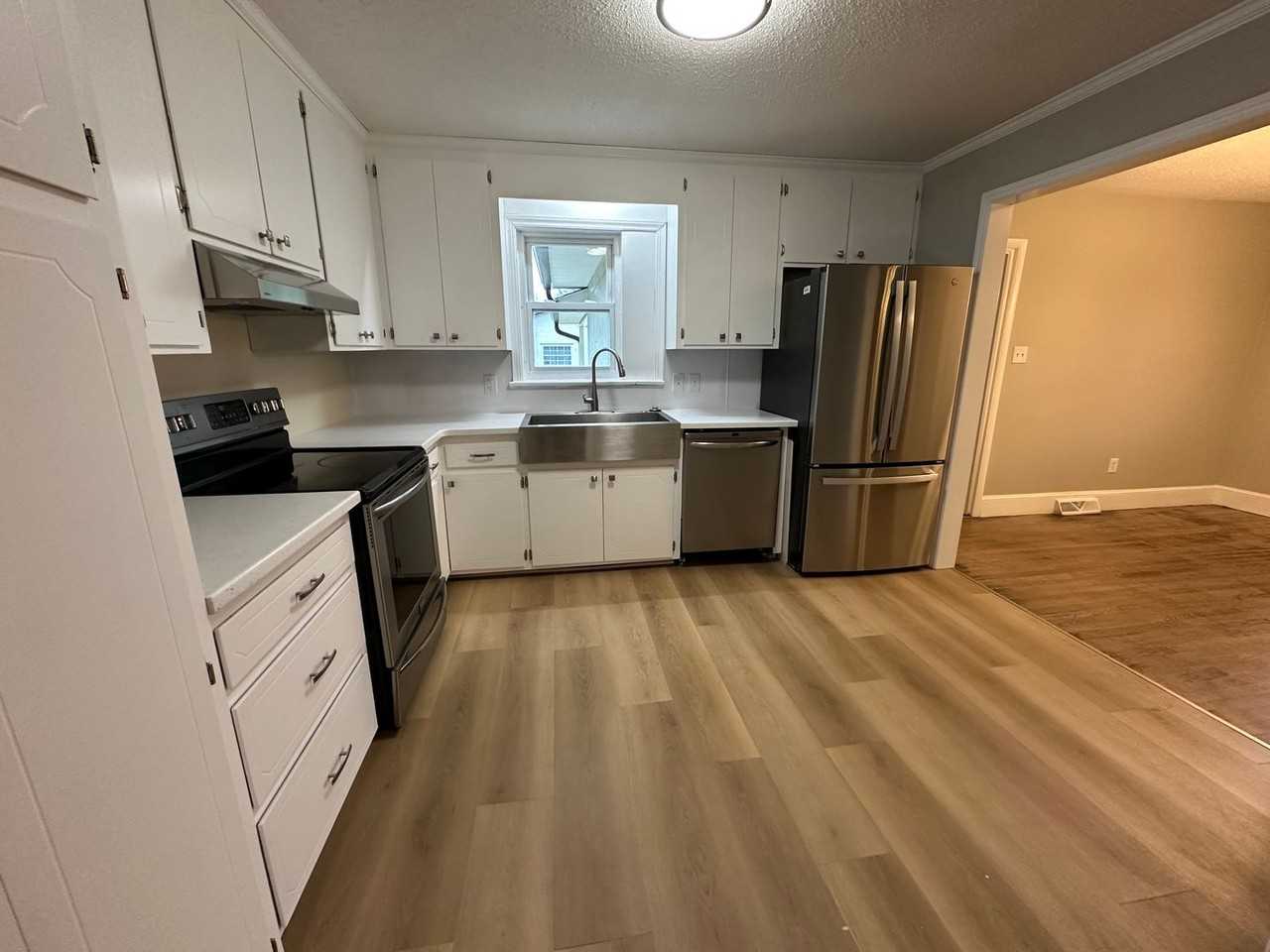 260 Klutz St - Photo 7 of 19