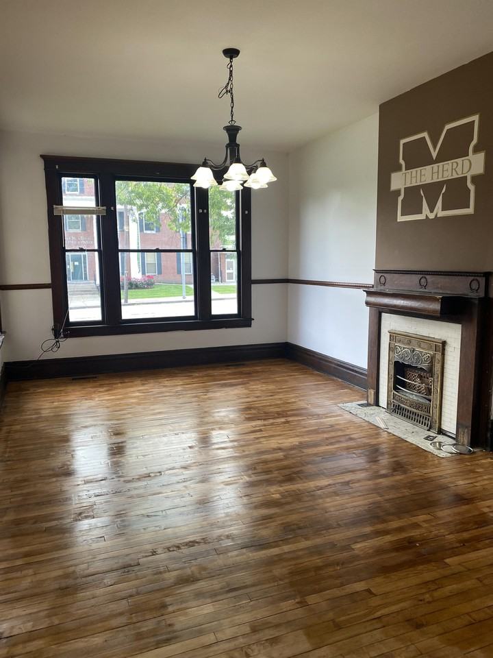 1555 5th Ave. - Photo 3 of 5