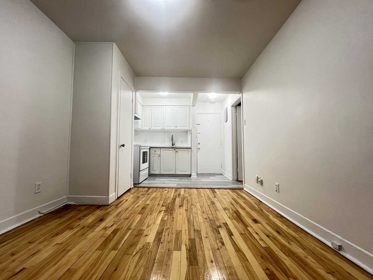 2355 Avenue Mariette - Photo 2 of 12