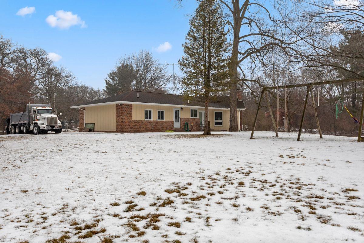 3851 Clarkway Rd - Photo 2 of 20