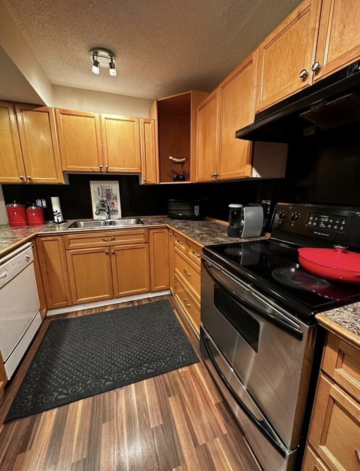 626 Westview Pl - Photo 2 of 12