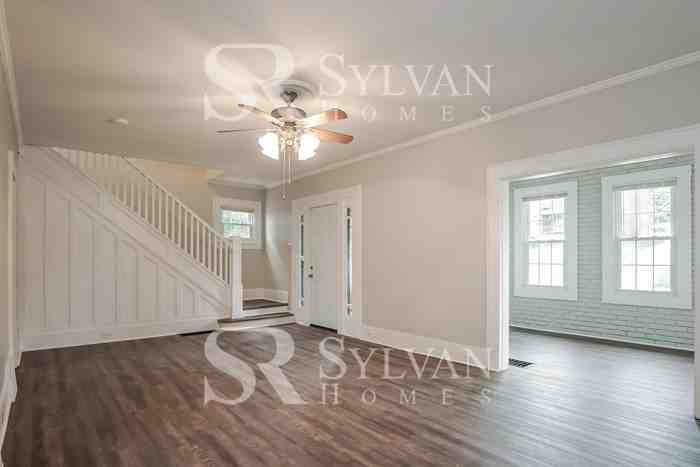 233 Spruce St - Photo 3 of 15