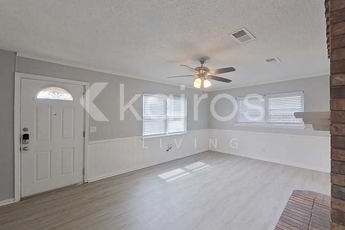 1522 Jordan St - Photo 2 of 19