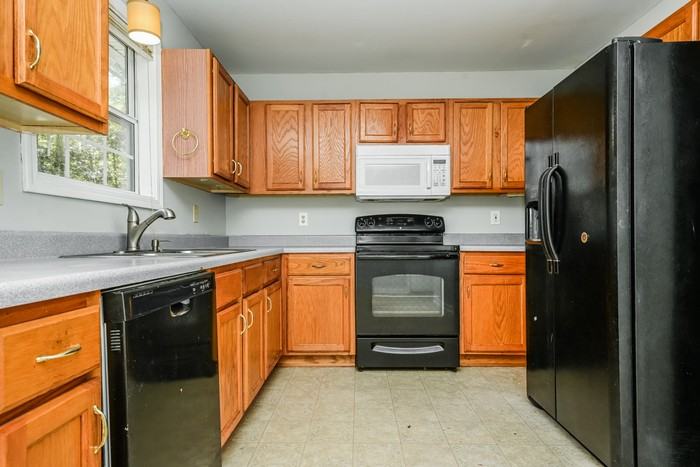 222 Stony Brook Cir - Photo 3 of 8