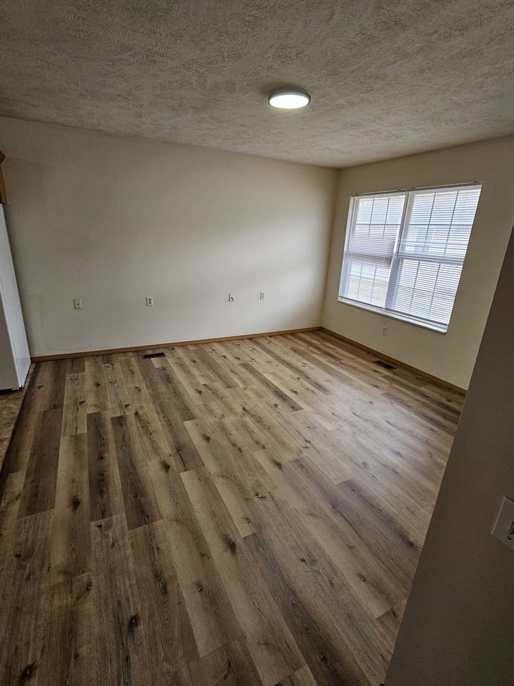 3118 W Commercial St #A - Photo 3 of 7
