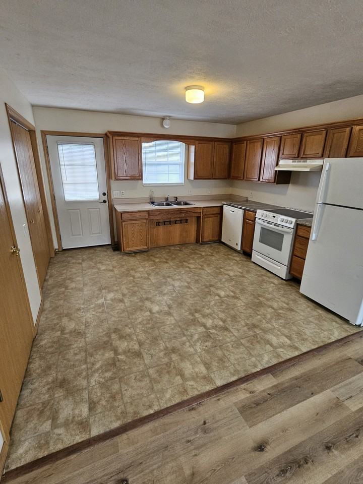 3118 W Commercial St #A - Photo 4 of 7