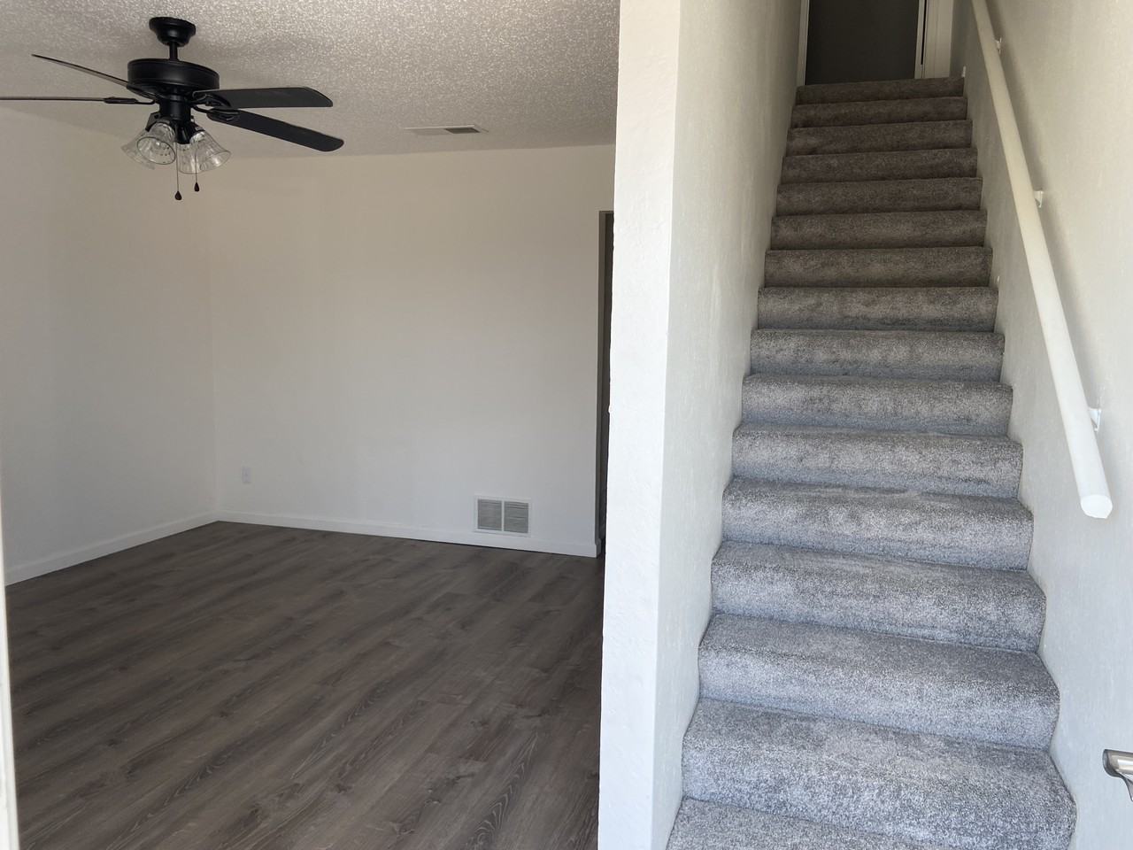 219 Meadow Ct #B - Photo 4 of 23