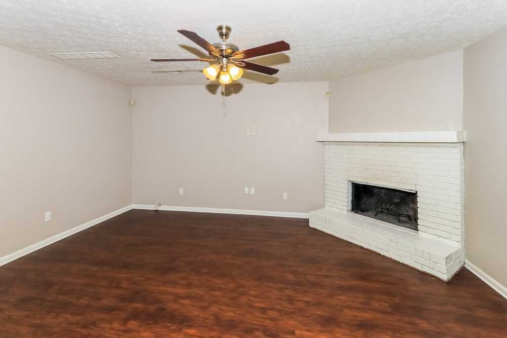 8912 Saddlewood Dr - Photo 3 of 16